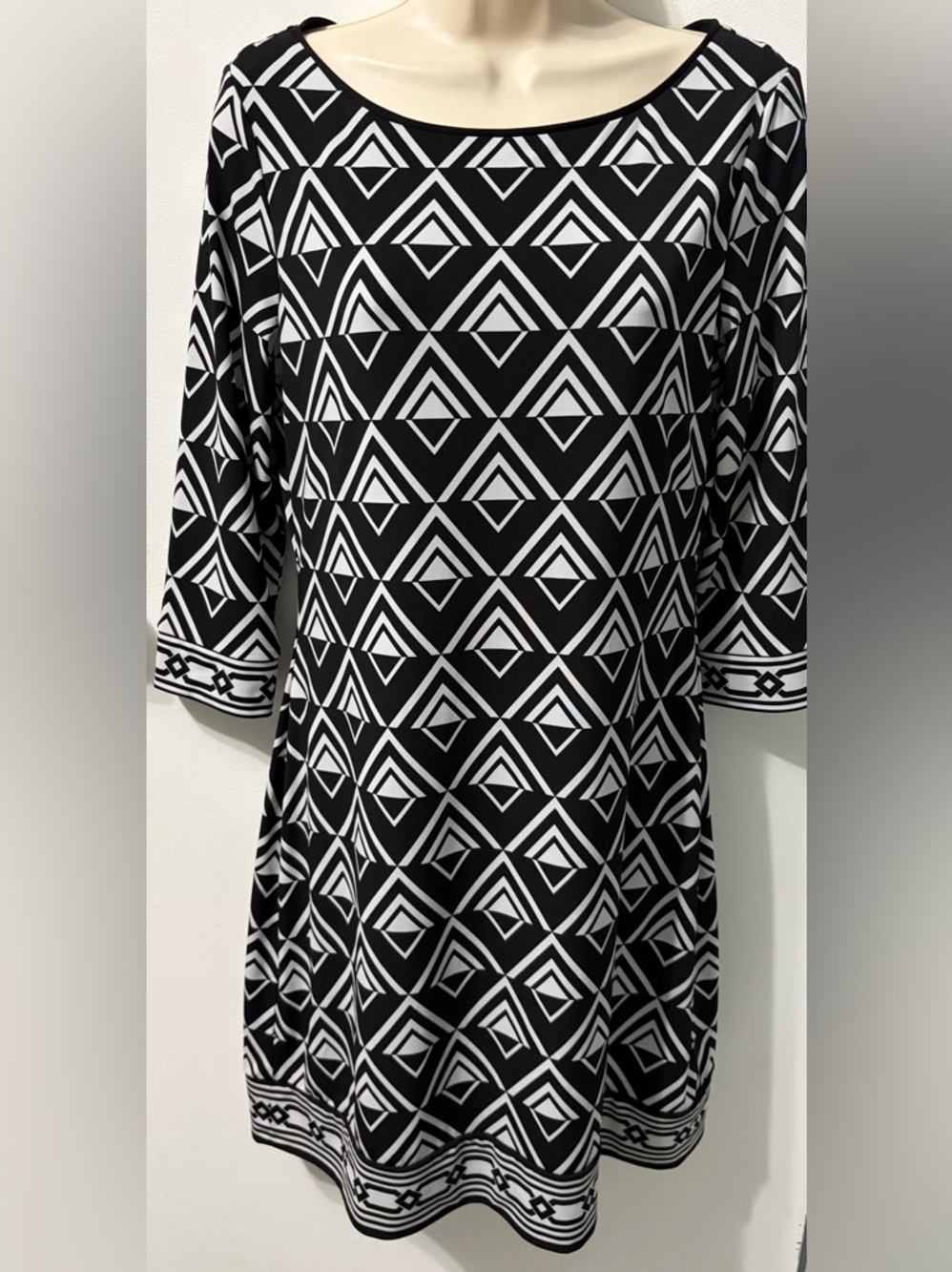 White House Black Market Black and White Geometric Tunic